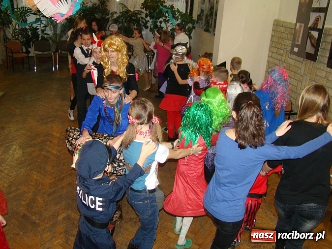 Zdjęcie w galerii na portalu naszraciborz.pl: Wspaniały bal przebierańc&oacute;w w Domu Kultury w Borucinie wiadomości z regionu