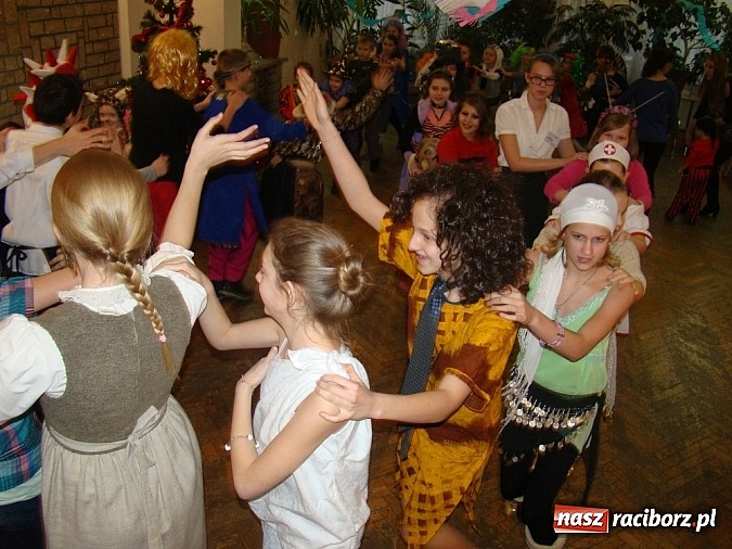 Zdjęcie w galerii na portalu naszraciborz.pl: Wspaniały bal przebierańc&oacute;w w Domu Kultury w Borucinie wiadomości z regionu