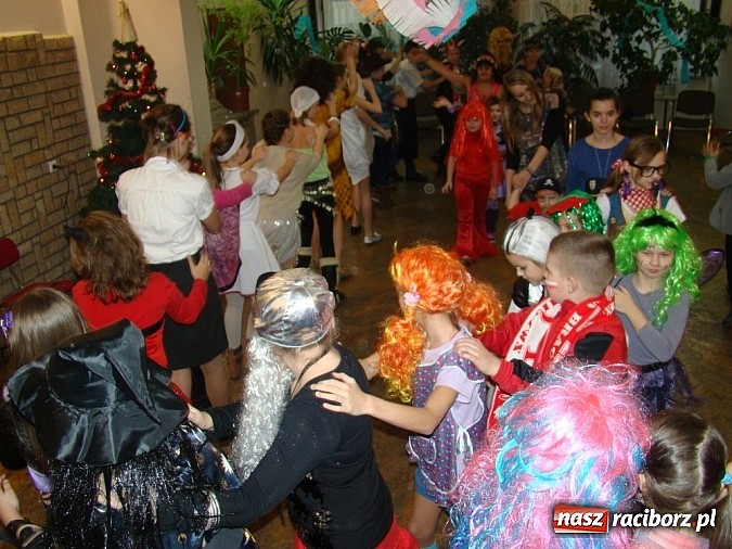 Zdjęcie w galerii na portalu naszraciborz.pl: Wspaniały bal przebierańc&oacute;w w Domu Kultury w Borucinie wiadomości z regionu