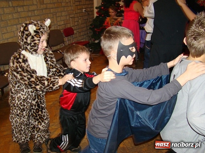 Zdjęcie w galerii na portalu naszraciborz.pl: Wspaniały bal przebierańc&oacute;w w Domu Kultury w Borucinie wiadomości z regionu