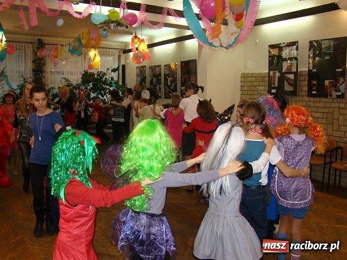 Zdjęcie w galerii na portalu naszraciborz.pl: Wspaniały bal przebierańc&oacute;w w Domu Kultury w Borucinie wiadomości z regionu