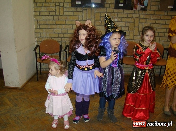 Zdjęcie w galerii na portalu naszraciborz.pl: Wspaniały bal przebierańc&oacute;w w Domu Kultury w Borucinie wiadomości z regionu
