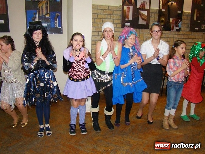 Zdjęcie w galerii na portalu naszraciborz.pl: Wspaniały bal przebierańc&oacute;w w Domu Kultury w Borucinie wiadomości z regionu