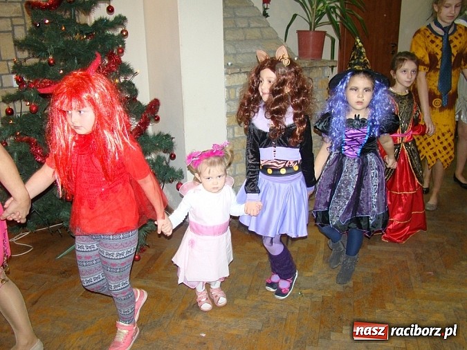 Zdjęcie w galerii na portalu naszraciborz.pl: Wspaniały bal przebierańc&oacute;w w Domu Kultury w Borucinie wiadomości z regionu