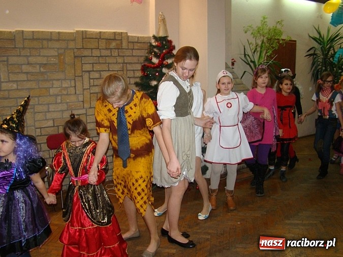 Zdjęcie w galerii na portalu naszraciborz.pl: Wspaniały bal przebierańc&oacute;w w Domu Kultury w Borucinie wiadomości z regionu