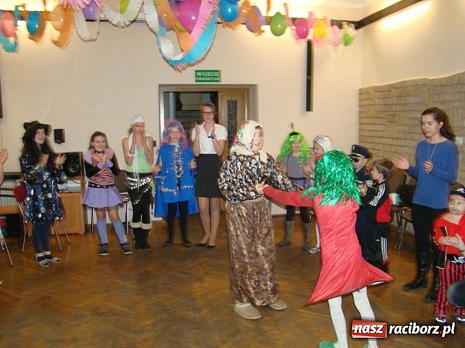 Zdjęcie w galerii na portalu naszraciborz.pl: Wspaniały bal przebierańc&oacute;w w Domu Kultury w Borucinie wiadomości z regionu