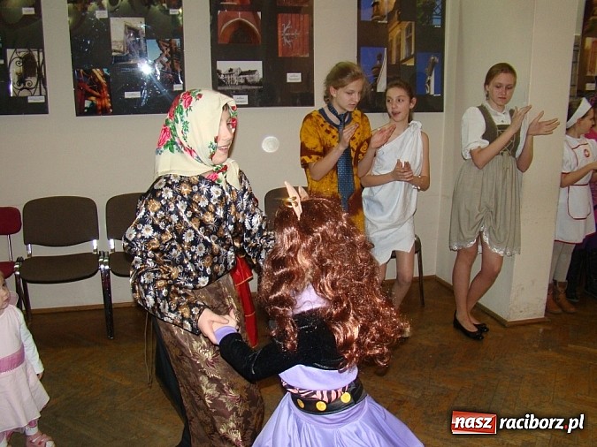 Zdjęcie w galerii na portalu naszraciborz.pl: Wspaniały bal przebierańc&oacute;w w Domu Kultury w Borucinie wiadomości z regionu
