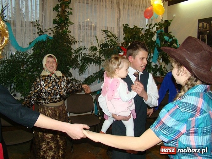 Zdjęcie w galerii na portalu naszraciborz.pl: Wspaniały bal przebierańc&oacute;w w Domu Kultury w Borucinie wiadomości z regionu