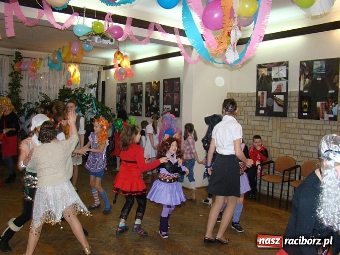 Zdjęcie w galerii na portalu naszraciborz.pl: Wspaniały bal przebierańc&oacute;w w Domu Kultury w Borucinie wiadomości z regionu