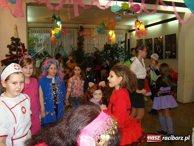 Zdjęcie w galerii na portalu naszraciborz.pl: Wspaniały bal przebierańc&oacute;w w Domu Kultury w Borucinie wiadomości z regionu