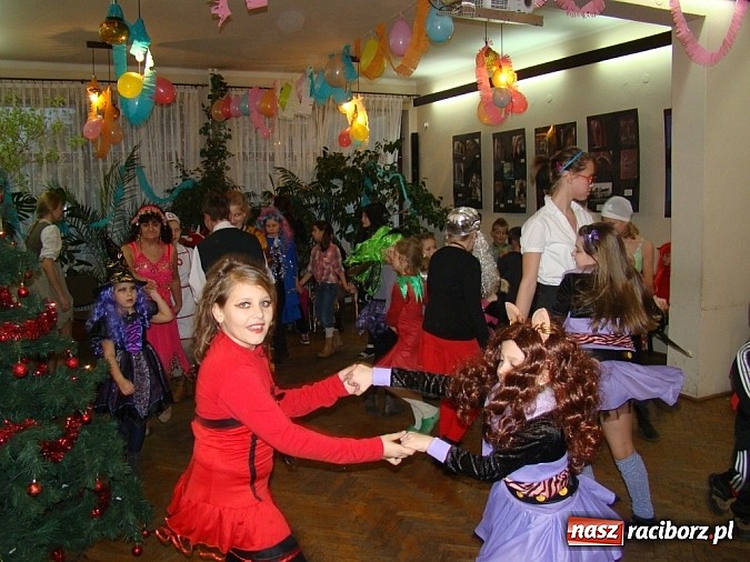 Zdjęcie w galerii na portalu naszraciborz.pl: Wspaniały bal przebierańc&oacute;w w Domu Kultury w Borucinie wiadomości z regionu