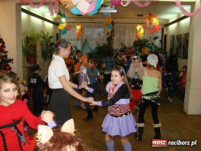 Zdjęcie w galerii na portalu naszraciborz.pl: Wspaniały bal przebierańc&oacute;w w Domu Kultury w Borucinie wiadomości z regionu