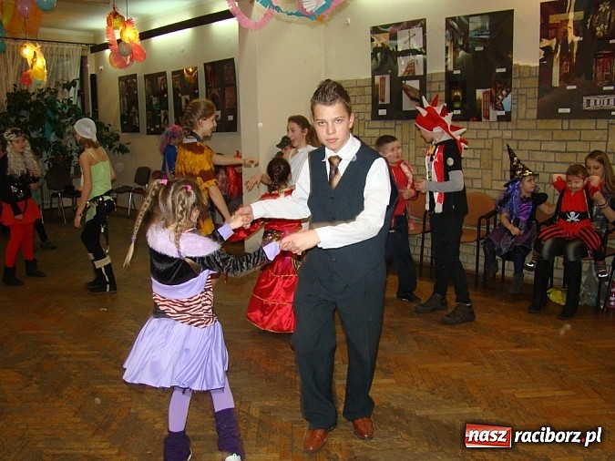 Zdjęcie w galerii na portalu naszraciborz.pl: Wspaniały bal przebierańc&oacute;w w Domu Kultury w Borucinie wiadomości z regionu