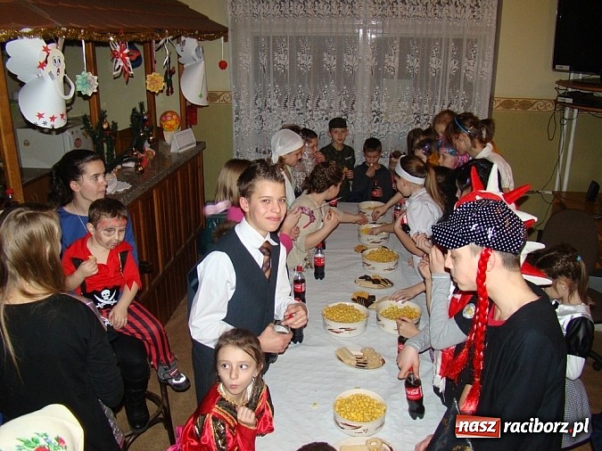 Zdjęcie w galerii na portalu naszraciborz.pl: Wspaniały bal przebierańc&oacute;w w Domu Kultury w Borucinie wiadomości z regionu