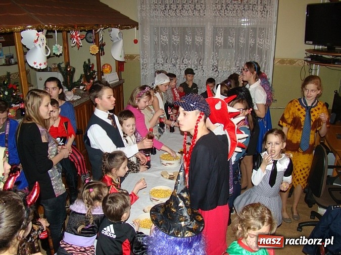 Zdjęcie w galerii na portalu naszraciborz.pl: Wspaniały bal przebierańc&oacute;w w Domu Kultury w Borucinie wiadomości z regionu