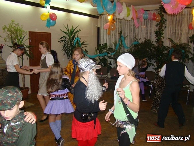 Zdjęcie w galerii na portalu naszraciborz.pl: Wspaniały bal przebierańc&oacute;w w Domu Kultury w Borucinie wiadomości z regionu