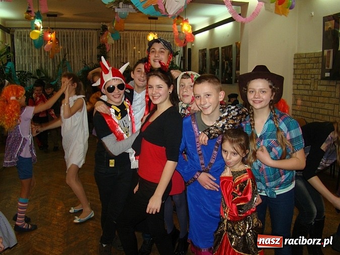 Zdjęcie w galerii na portalu naszraciborz.pl: Wspaniały bal przebierańc&oacute;w w Domu Kultury w Borucinie wiadomości z regionu