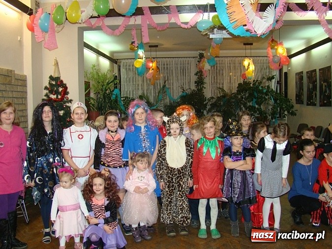 Zdjęcie w galerii na portalu naszraciborz.pl: Wspaniały bal przebierańc&oacute;w w Domu Kultury w Borucinie wiadomości z regionu