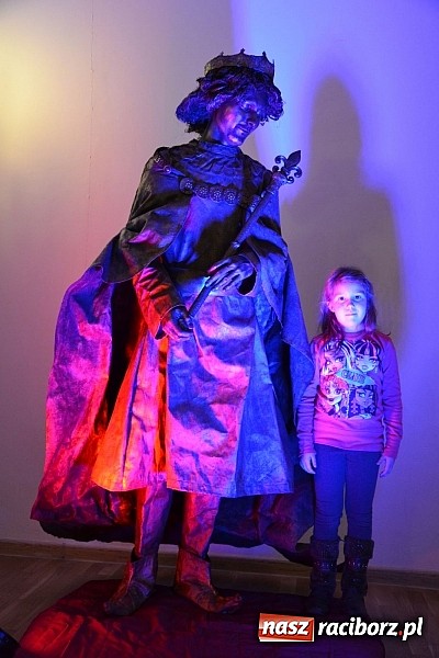 Zdjęcie w galerii na portalu naszraciborz.pl: Fantastyczna Zamkowa Noc z Książką. Szalona zabawa wiadomości z regionu