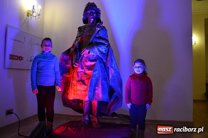 Zdjęcie w galerii na portalu naszraciborz.pl: Fantastyczna Zamkowa Noc z Książką. Szalona zabawa wiadomości z regionu