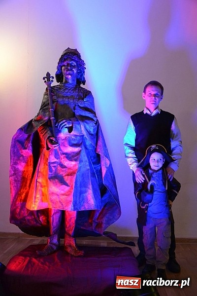 Zdjęcie w galerii na portalu naszraciborz.pl: Fantastyczna Zamkowa Noc z Książką. Szalona zabawa wiadomości z regionu