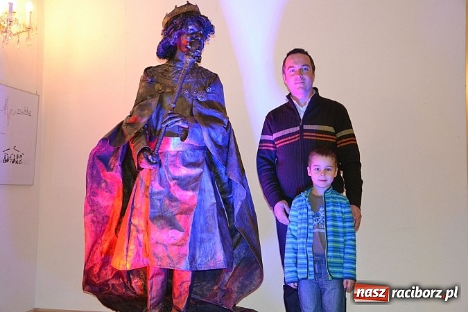 Zdjęcie w galerii na portalu naszraciborz.pl: Fantastyczna Zamkowa Noc z Książką. Szalona zabawa wiadomości z regionu