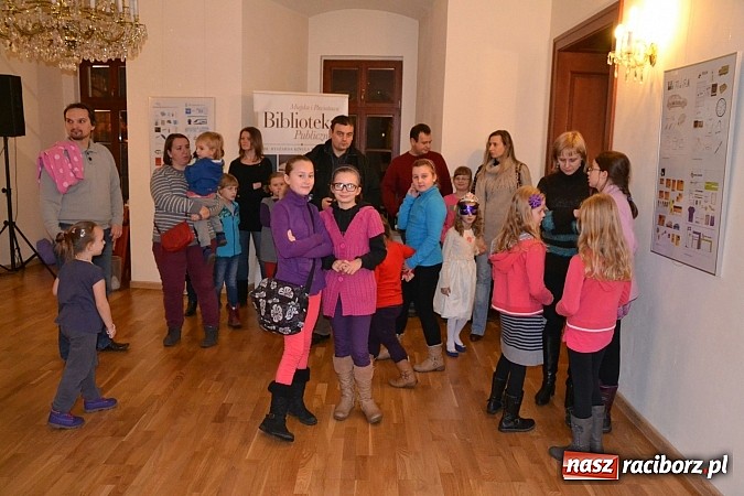 Zdjęcie w galerii na portalu naszraciborz.pl: Fantastyczna Zamkowa Noc z Książką. Szalona zabawa wiadomości z regionu