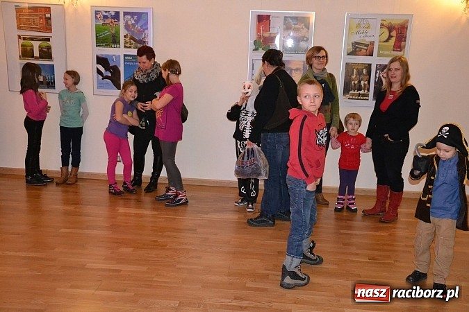 Zdjęcie w galerii na portalu naszraciborz.pl: Fantastyczna Zamkowa Noc z Książką. Szalona zabawa wiadomości z regionu