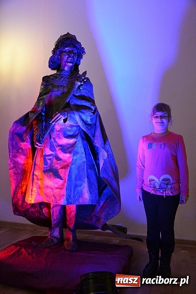 Zdjęcie w galerii na portalu naszraciborz.pl: Fantastyczna Zamkowa Noc z Książką. Szalona zabawa wiadomości z regionu