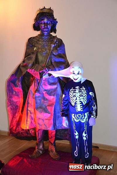 Zdjęcie w galerii na portalu naszraciborz.pl: Fantastyczna Zamkowa Noc z Książką. Szalona zabawa wiadomości z regionu