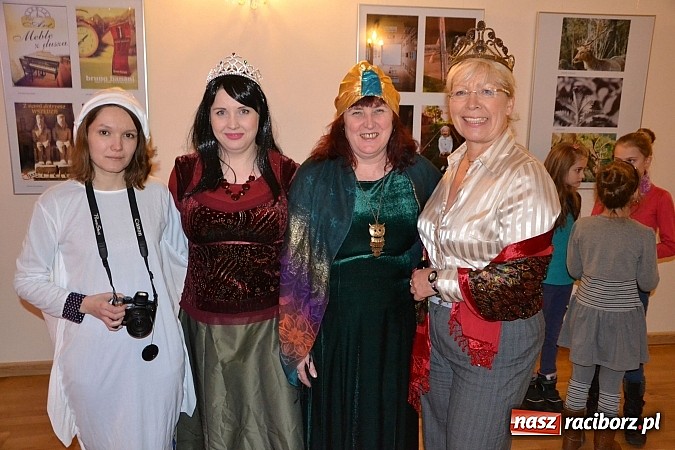 Zdjęcie w galerii na portalu naszraciborz.pl: Fantastyczna Zamkowa Noc z Książką. Szalona zabawa wiadomości z regionu