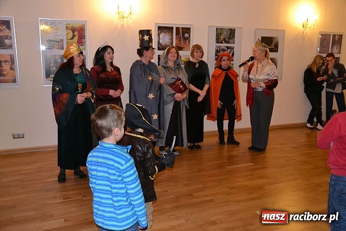 Zdjęcie w galerii na portalu naszraciborz.pl: Fantastyczna Zamkowa Noc z Książką. Szalona zabawa wiadomości z regionu