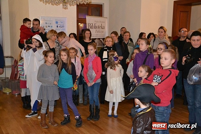 Zdjęcie w galerii na portalu naszraciborz.pl: Fantastyczna Zamkowa Noc z Książką. Szalona zabawa wiadomości z regionu