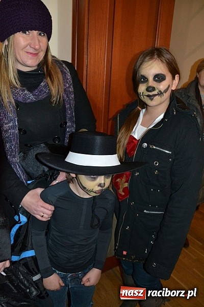 Zdjęcie w galerii na portalu naszraciborz.pl: Fantastyczna Zamkowa Noc z Książką. Szalona zabawa wiadomości z regionu