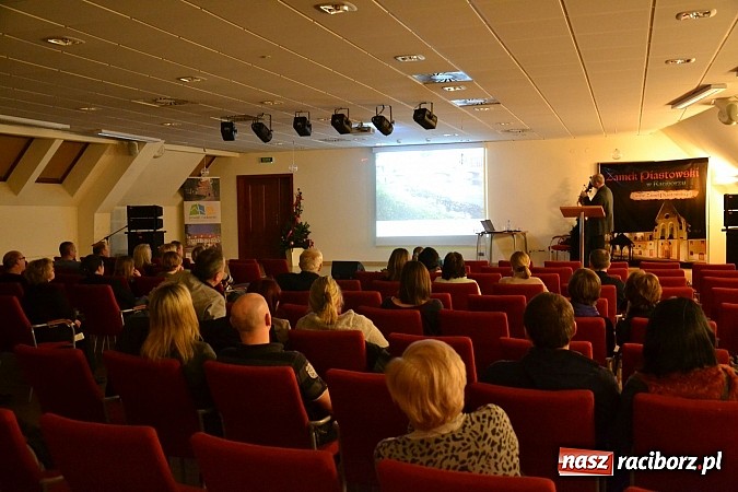 Zdjęcie w galerii na portalu naszraciborz.pl: Fantastyczna Zamkowa Noc z Książką. Szalona zabawa wiadomości z regionu