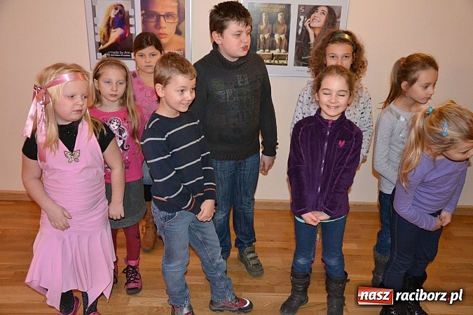 Zdjęcie w galerii na portalu naszraciborz.pl: Fantastyczna Zamkowa Noc z Książką. Szalona zabawa wiadomości z regionu