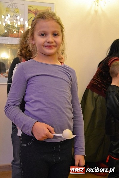 Zdjęcie w galerii na portalu naszraciborz.pl: Fantastyczna Zamkowa Noc z Książką. Szalona zabawa wiadomości z regionu