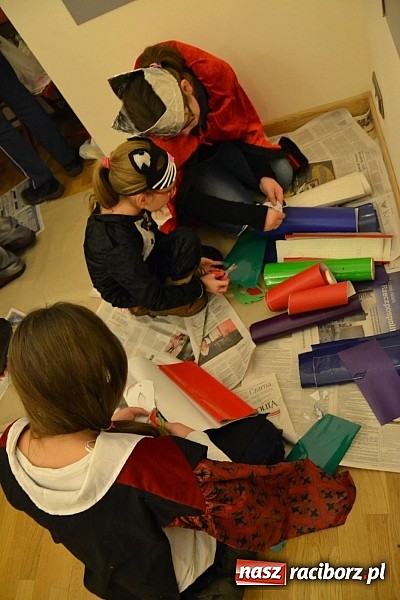 Zdjęcie w galerii na portalu naszraciborz.pl: Fantastyczna Zamkowa Noc z Książką. Szalona zabawa wiadomości z regionu