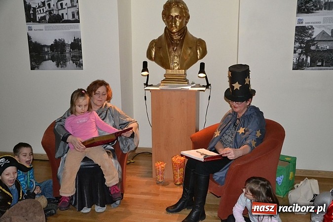 Zdjęcie w galerii na portalu naszraciborz.pl: Fantastyczna Zamkowa Noc z Książką. Szalona zabawa wiadomości z regionu