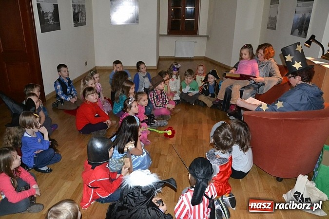 Zdjęcie w galerii na portalu naszraciborz.pl: Fantastyczna Zamkowa Noc z Książką. Szalona zabawa wiadomości z regionu