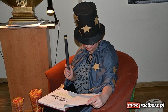 Zdjęcie w galerii na portalu naszraciborz.pl: Fantastyczna Zamkowa Noc z Książką. Szalona zabawa wiadomości z regionu
