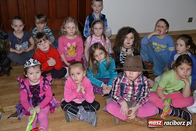 Zdjęcie w galerii na portalu naszraciborz.pl: Fantastyczna Zamkowa Noc z Książką. Szalona zabawa wiadomości z regionu