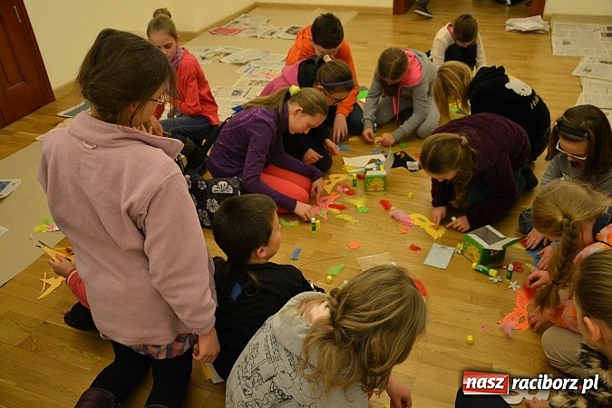 Zdjęcie w galerii na portalu naszraciborz.pl: Fantastyczna Zamkowa Noc z Książką. Szalona zabawa wiadomości z regionu