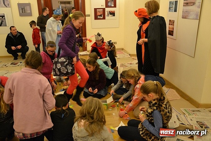 Zdjęcie w galerii na portalu naszraciborz.pl: Fantastyczna Zamkowa Noc z Książką. Szalona zabawa wiadomości z regionu