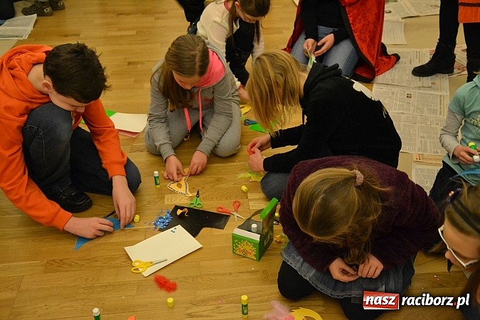 Zdjęcie w galerii na portalu naszraciborz.pl: Fantastyczna Zamkowa Noc z Książką. Szalona zabawa wiadomości z regionu