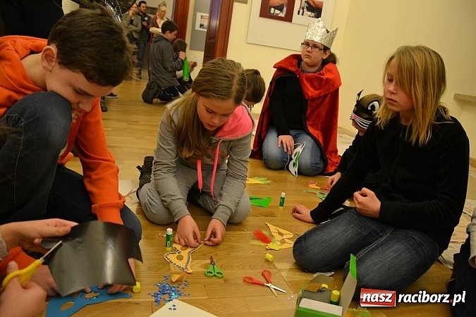 Zdjęcie w galerii na portalu naszraciborz.pl: Fantastyczna Zamkowa Noc z Książką. Szalona zabawa wiadomości z regionu