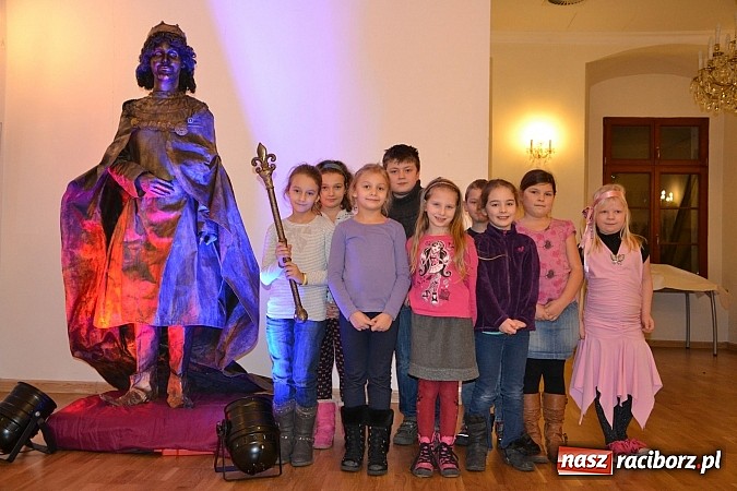 Zdjęcie w galerii na portalu naszraciborz.pl: Fantastyczna Zamkowa Noc z Książką. Szalona zabawa wiadomości z regionu