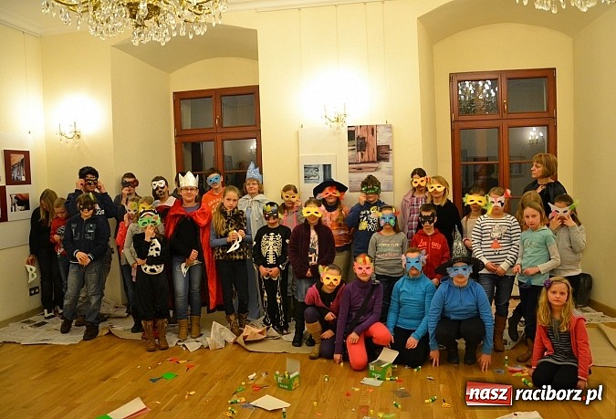 Zdjęcie w galerii na portalu naszraciborz.pl: Fantastyczna Zamkowa Noc z Książką. Szalona zabawa wiadomości z regionu