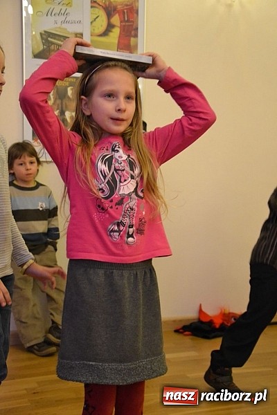 Zdjęcie w galerii na portalu naszraciborz.pl: Fantastyczna Zamkowa Noc z Książką. Szalona zabawa wiadomości z regionu