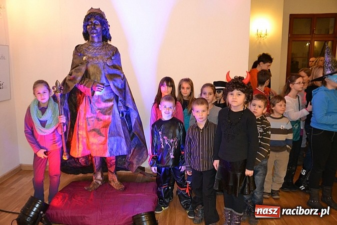 Zdjęcie w galerii na portalu naszraciborz.pl: Fantastyczna Zamkowa Noc z Książką. Szalona zabawa wiadomości z regionu